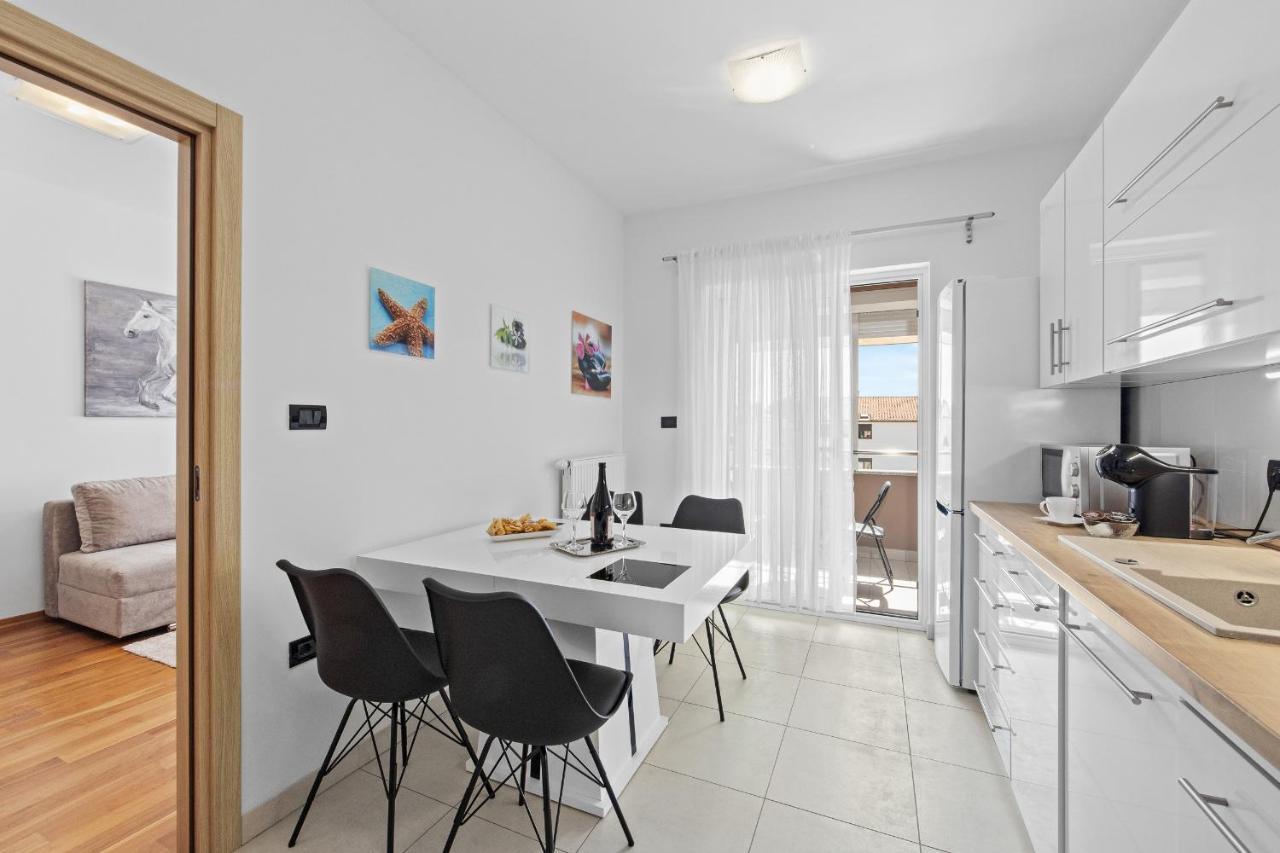 Feniks Fazana Apartman Bagian luar foto