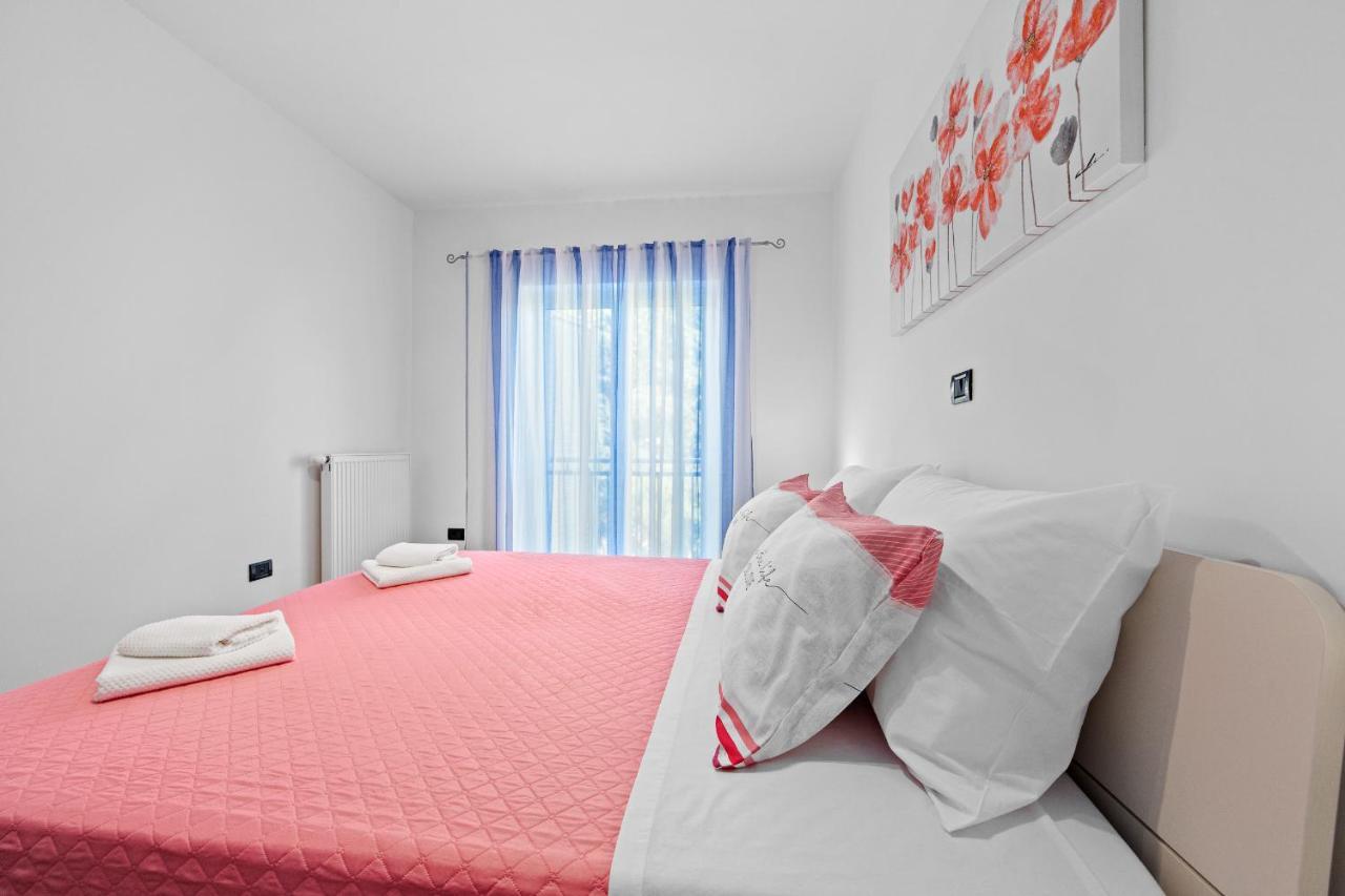 Feniks Fazana Apartman Bagian luar foto