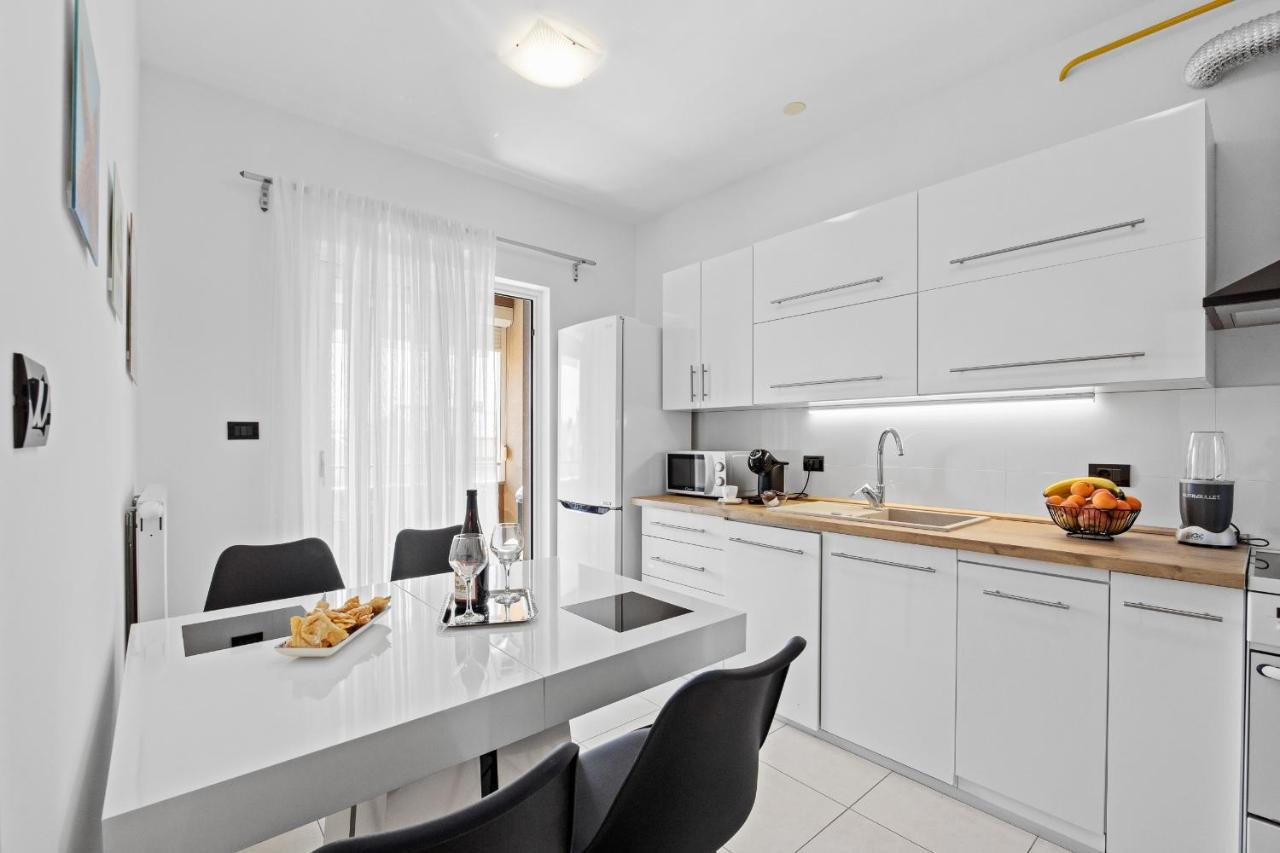 Feniks Fazana Apartman Bagian luar foto