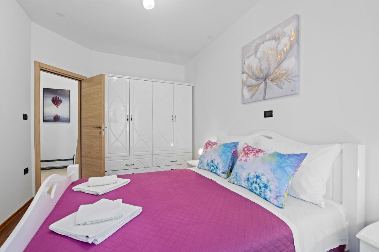 Feniks Fazana Apartman Bagian luar foto