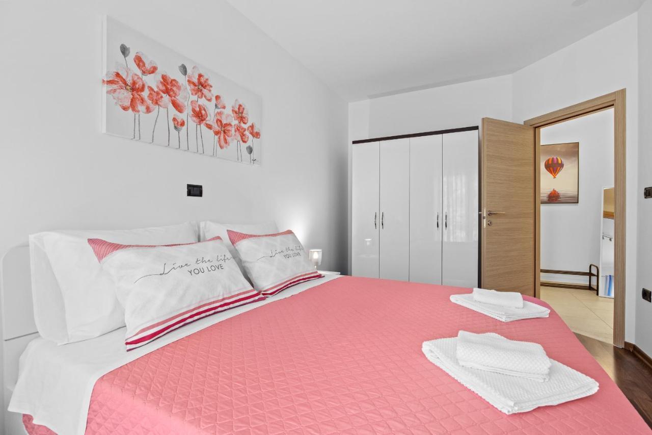 Feniks Fazana Apartman Bagian luar foto
