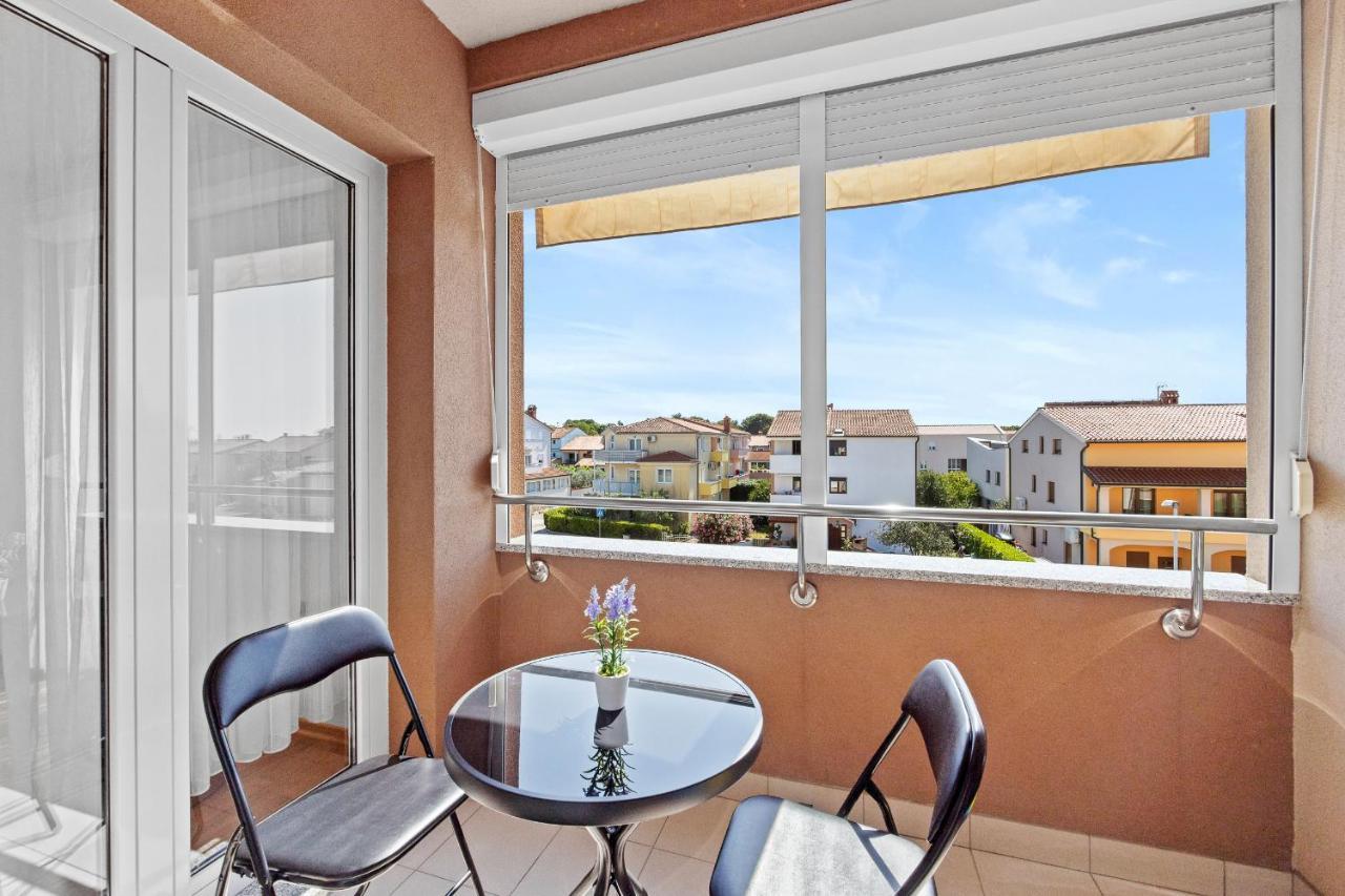 Feniks Fazana Apartman Bagian luar foto