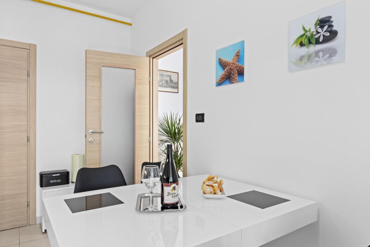 Feniks Fazana Apartman Bagian luar foto