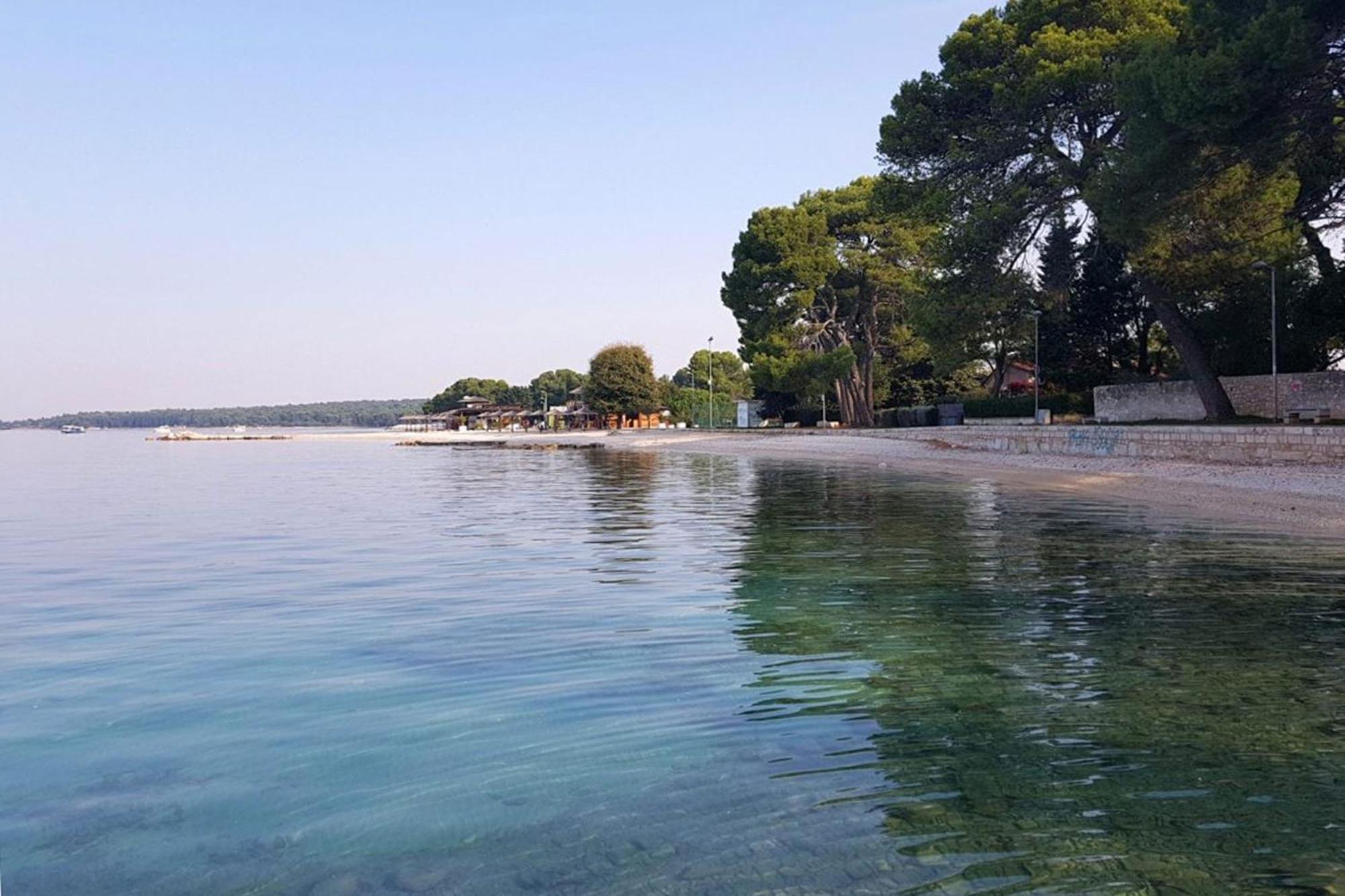 Feniks Fazana Apartman Bagian luar foto