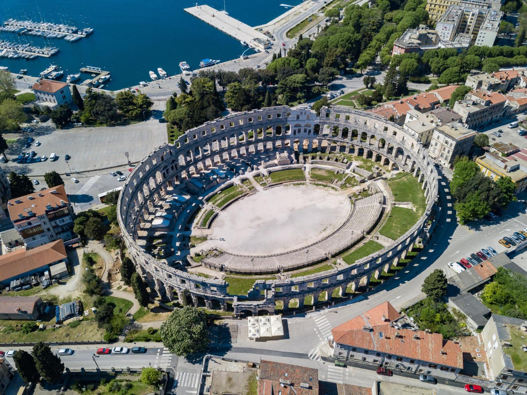 Feniks Fazana Apartman Bagian luar foto