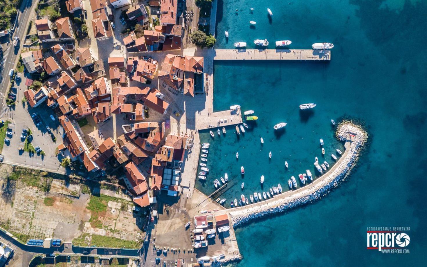 Feniks Fazana Apartman Bagian luar foto
